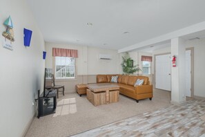 TV - 4600- Blue Pearl, Oceanfront, Private Pool, Pool Table, Dog Friendly...Fun for Everyone! (Southern Shores)