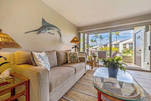 Smart TV - Ground floor, oceanview, updated coastal style gem (Kihei)