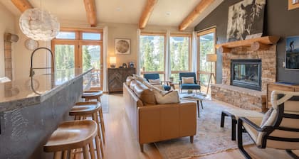 Lakota Antlers 201 | Private Hot Tub w/ Mountain Views | Deluxe Decor | Across From Ski Resort