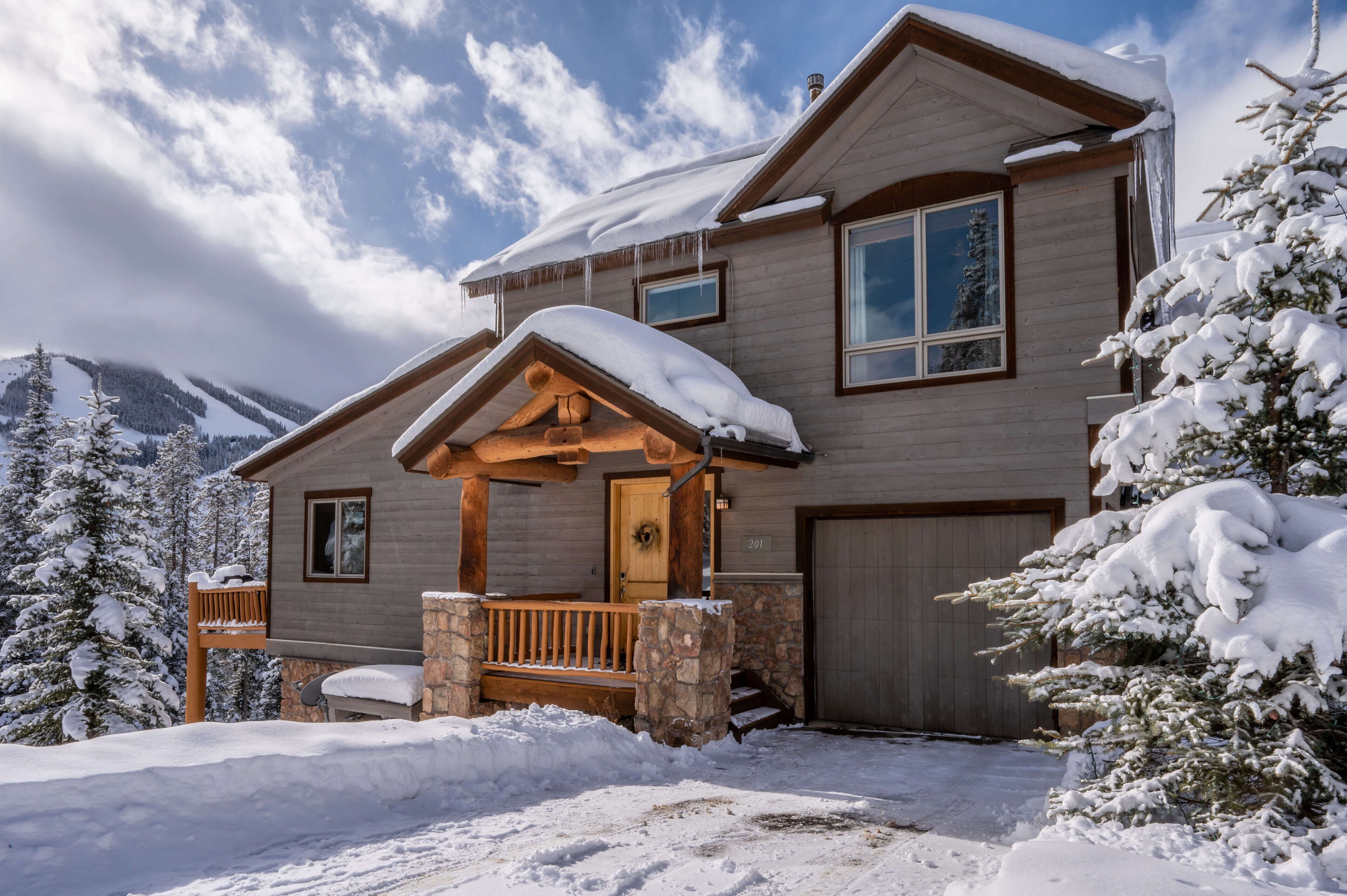 Lakota Antlers 201 | Private Hot Tub w/ Mountain Views | Deluxe Decor | Across From Ski Resort