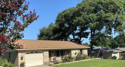 Conveniently located 3 bedroom, 2 bathroom home, 5 minutes from downtown.