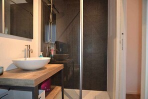 Hårføner og håndklær
