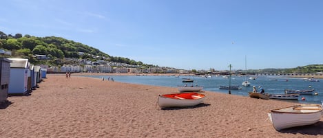 Una playa cerca