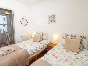 2 bedrooms, individually decorated, individually furnished, free WiFi - Shipwrights Cottage (Teignmouth)
