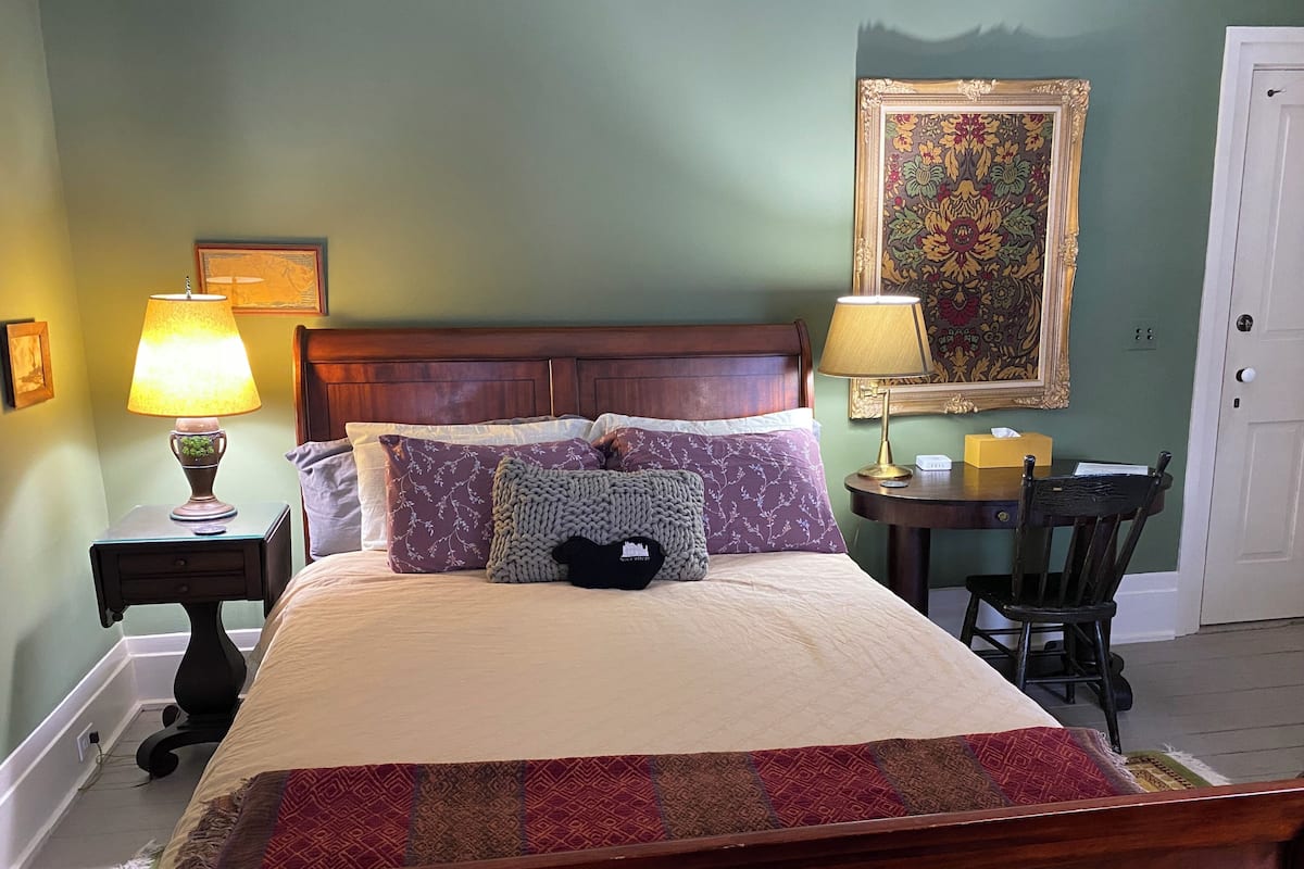 Dobbeltrom – deluxe, 1 queensize-seng, ikke-røyk, hageutsikt | Sengetøy av topp kvalitet, memory foam-senger og individuelt dekorert