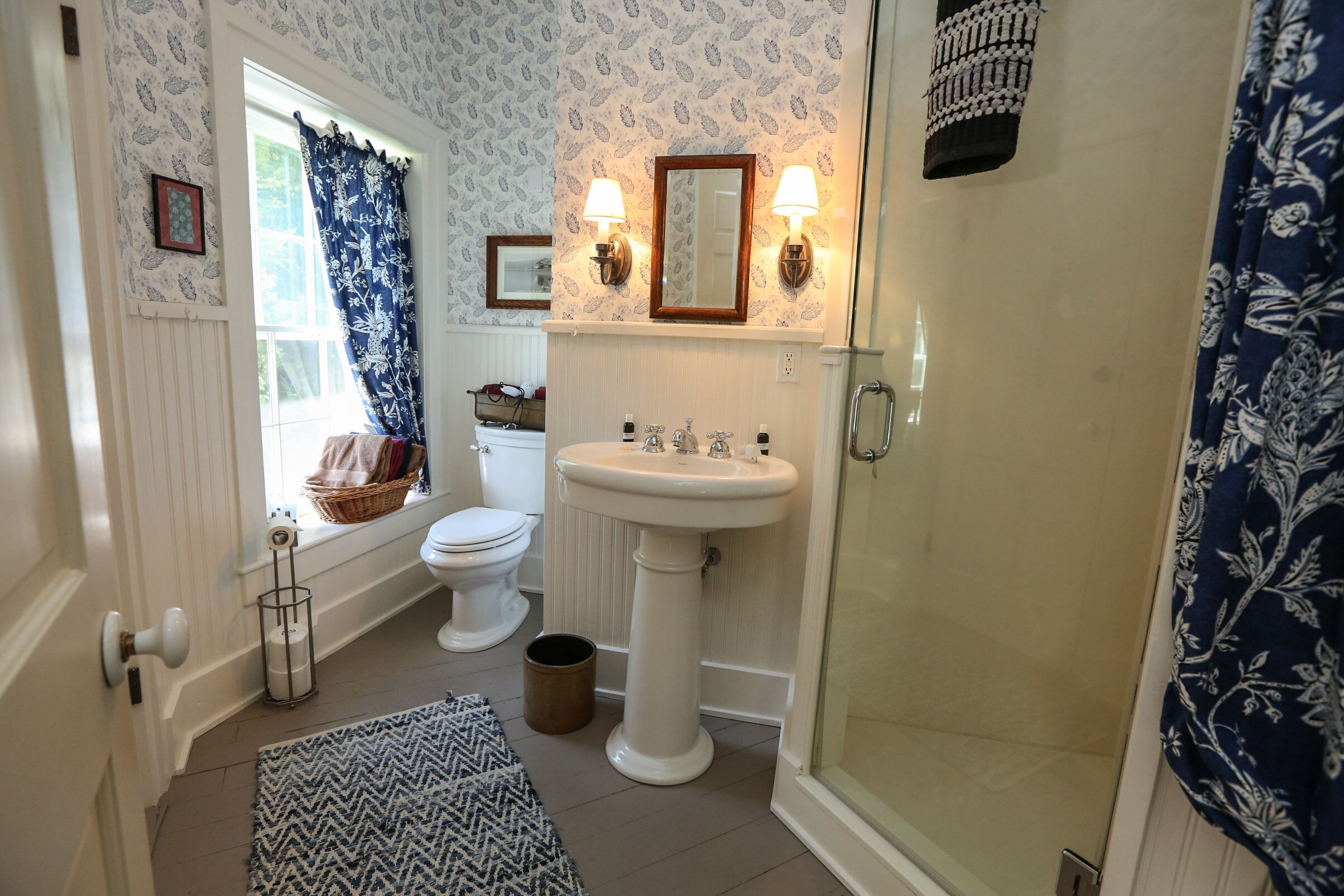 Signature Double Room, 1 Queen Bed, Non Smoking, Garden View | Bathroom | Designer toiletries, hair dryer, bathrobes, towels