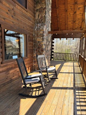 Terrace/patio - Family friendly, Lonestar cabin, just minutes from the lake. (Logan)