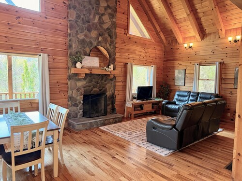 Family friendly, Lonestar cabin, just minutes from the lake.