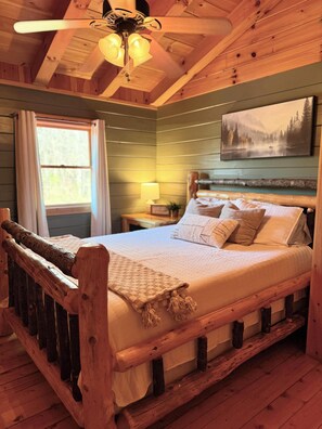 2 bedrooms, iron/ironing board, bed sheets - Family friendly, Lonestar cabin, just minutes from the lake. (Logan)