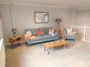 TV, Netflix, streaming services - Stunning Cottage on the Edge of the Cotswolds (Wotton-under-Edge)