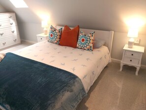 2 bedrooms, iron/ironing board, WiFi, bed sheets - Stunning Cottage on the Edge of the Cotswolds (Wotton-under-Edge)