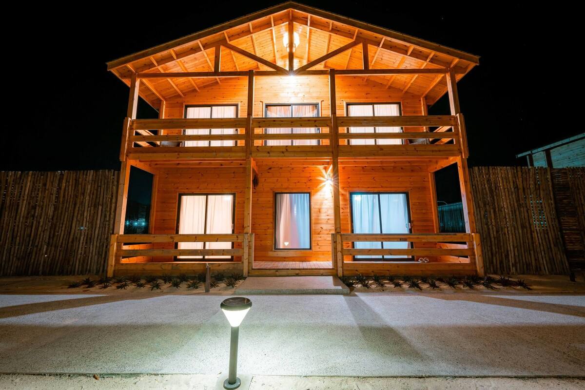 Bungalow, useita sänkyjä (2 Story) | Yksilöllisesti kalustettu, vuodevaatteet