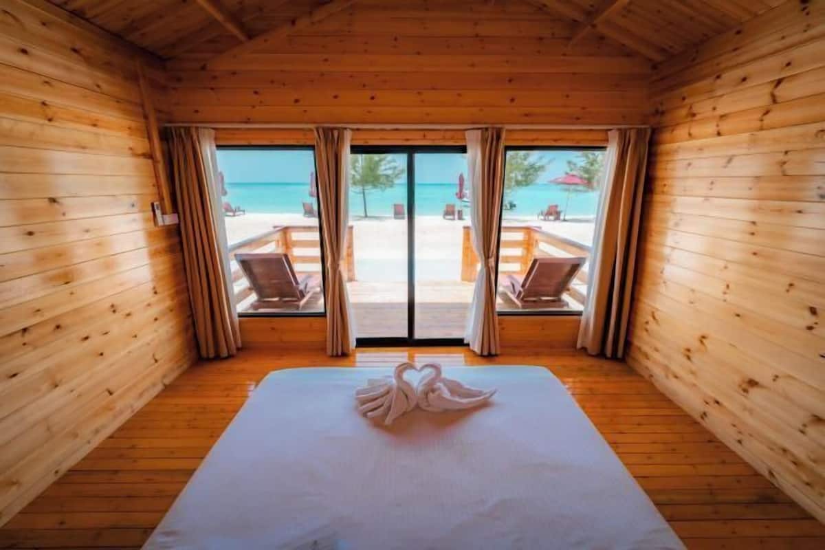 1 habitación, muebles diferentes y ropa de cama