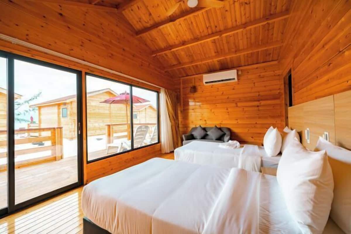 1 habitación, muebles diferentes y ropa de cama