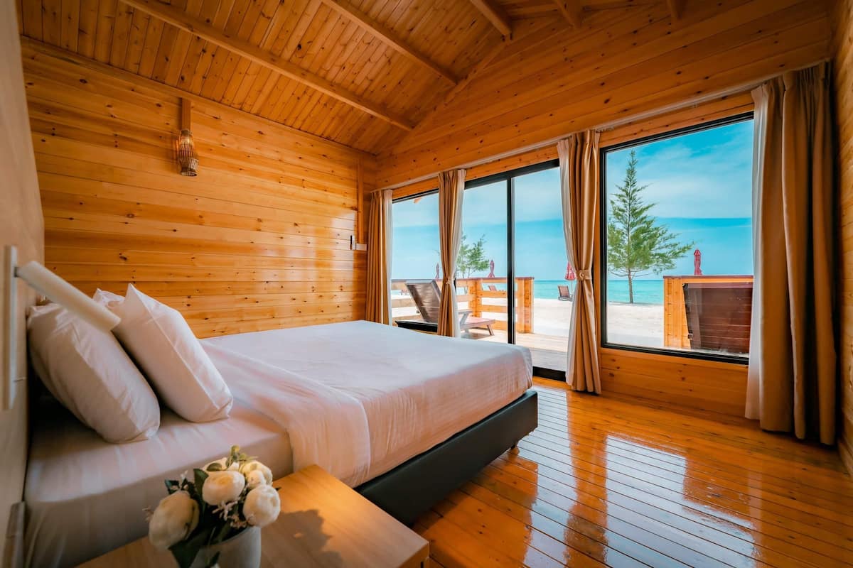 Vila Premium, 1 Tempat Tidur King, pemandangan laut | Dilengkapi dengan perabotan berbeda-beda dan seprai linen