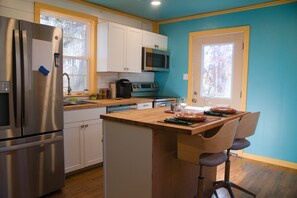 Private kitchen - Mulberry Cottage @ The Woods & Hollow (Eureka Springs)