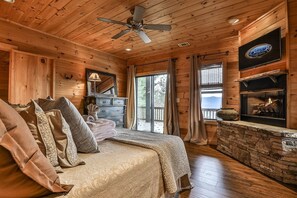 3 bedrooms, iron/ironing board, free WiFi, bed sheets - Rich Mountain View | Ellijay, GA (Ellijay)