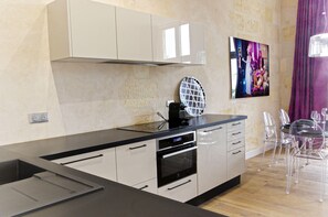 Fridge, microwave, oven, coffee/tea maker