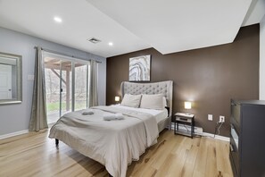 8 bedrooms, desk, iron/ironing board, free WiFi