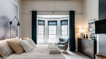 2 bedrooms, desk, iron/ironing board, travel crib