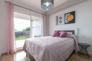 2 slaapkamers, een strijkplank/strijkijzer, gratis wifi, beddengoed