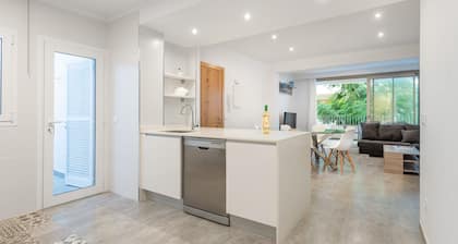 CAN CORTANA - Stunning stylish apartment with terrace and free WiFi.