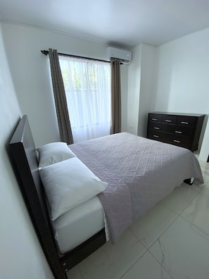 4 dormitorios, tabla de planchar con plancha, wifi gratis y ropa de cama