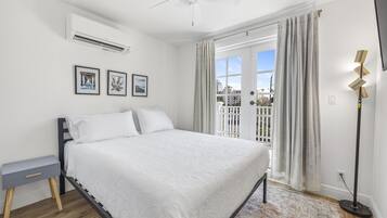 1 slaapkamer, een strijkplank/strijkijzer, gratis wifi, beddengoed
