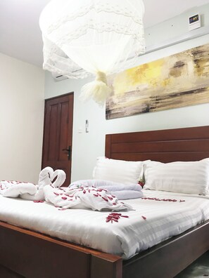 3 bedrooms, iron/ironing board, free WiFi, bed sheets