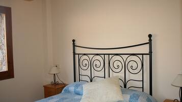 2 bedrooms, WiFi, bed sheets