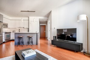 Interior - Gorgeous Downtown 1BR w/ Gym & W/D, near South Station, by Blueground (Boston)