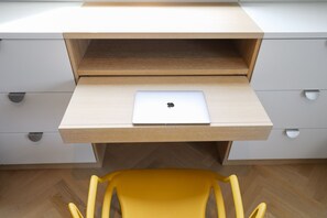 Unclassified image, 4 of 38, button