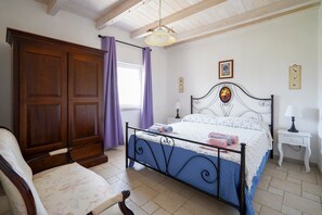 1 bedroom, iron/ironing board, free WiFi, bed sheets - Apartment 'Casina Delle Rose - Levante' with Shared Terrace, Wi-Fi, and Air Conditioning (POLIGNANO A MARE)