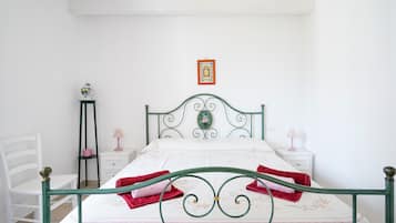 1 habitación, tabla de planchar con plancha, wifi gratis y ropa de cama