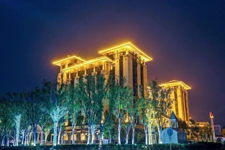 Exterior. Mira Garden Hotel