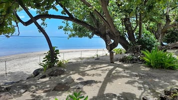 Ubicación a pie de playa, tumbonas y toallas de playa