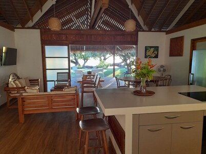 Villa Kahaia: Tahiti by the sea.