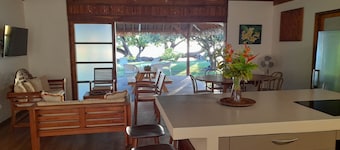 Villa Kahaia: Tahiti by the sea.