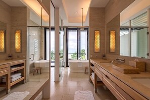 Shower, free toiletries, hair dryer, bathrobes - Luxury 2bedroom Apartment with sea view (Da Nang)