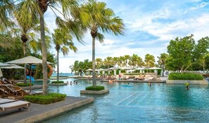 5 outdoor pools - Luxury 2bedroom Apartment with sea view (Da Nang)