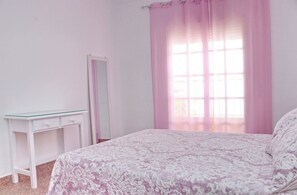 3 Schlafzimmer, B ügeleisen/Bügelbrett, Bettwäsche