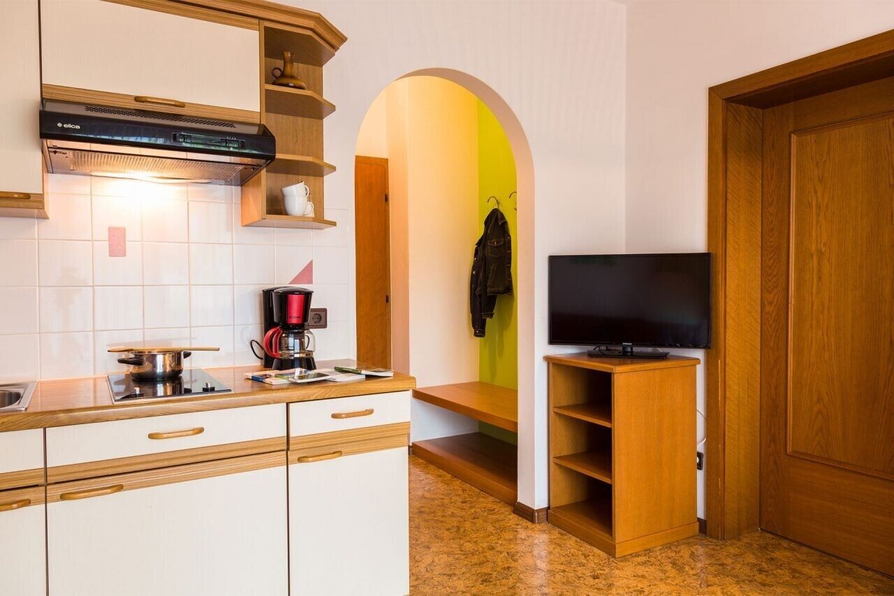 Frigorifero, piano cottura, macchina per tè/caffè, bollitore elettrico