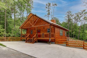 Exterior - Tranquil & Easy roads! Hot-tub, Arcade, EV Charger (Sevierville)