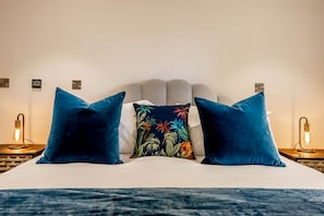2 bedrooms, iron/ironing board, Internet - A premium stay that sleeps 4 guests in 2 bedrooms (York)