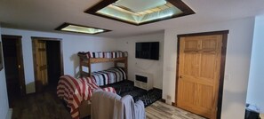 4 bedrooms, free WiFi, bed sheets