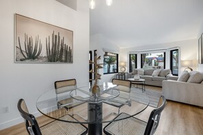 Dining - Beautiful 3BR Modern Home with Heated Pool - Spring Training and Golf Haven (Glendale)