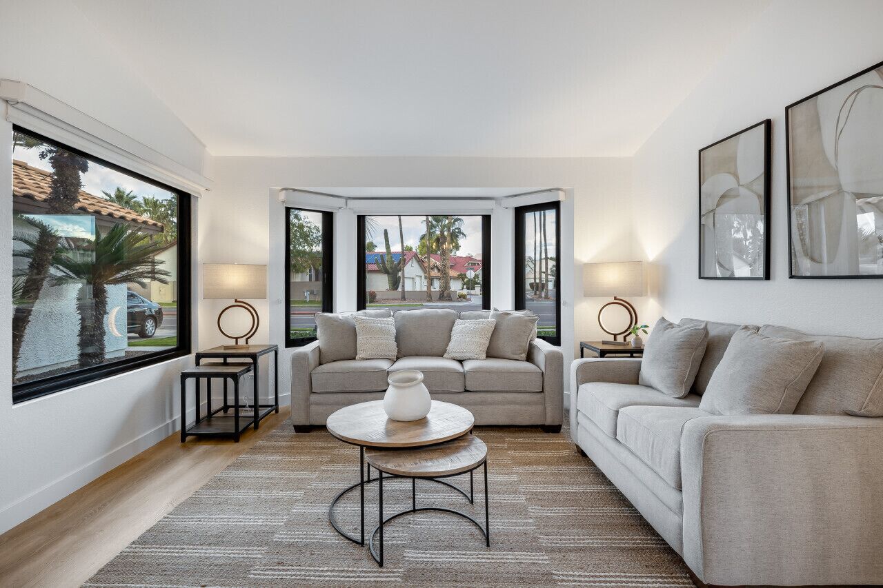 Smart-TV, Kamin, Arbeitsbereiche