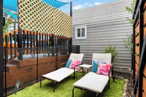 Terrace/patio - World Cup  2 Homes + Pool  Heights Sleeps 18 (Houston)