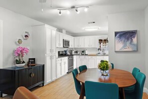 Dining - World Cup  2 Homes + Pool  Heights Sleeps 18 (Houston)
