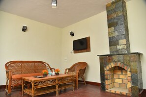 Family Room | Living area - Kumaon Roop Resort (Kosiyakutoli)